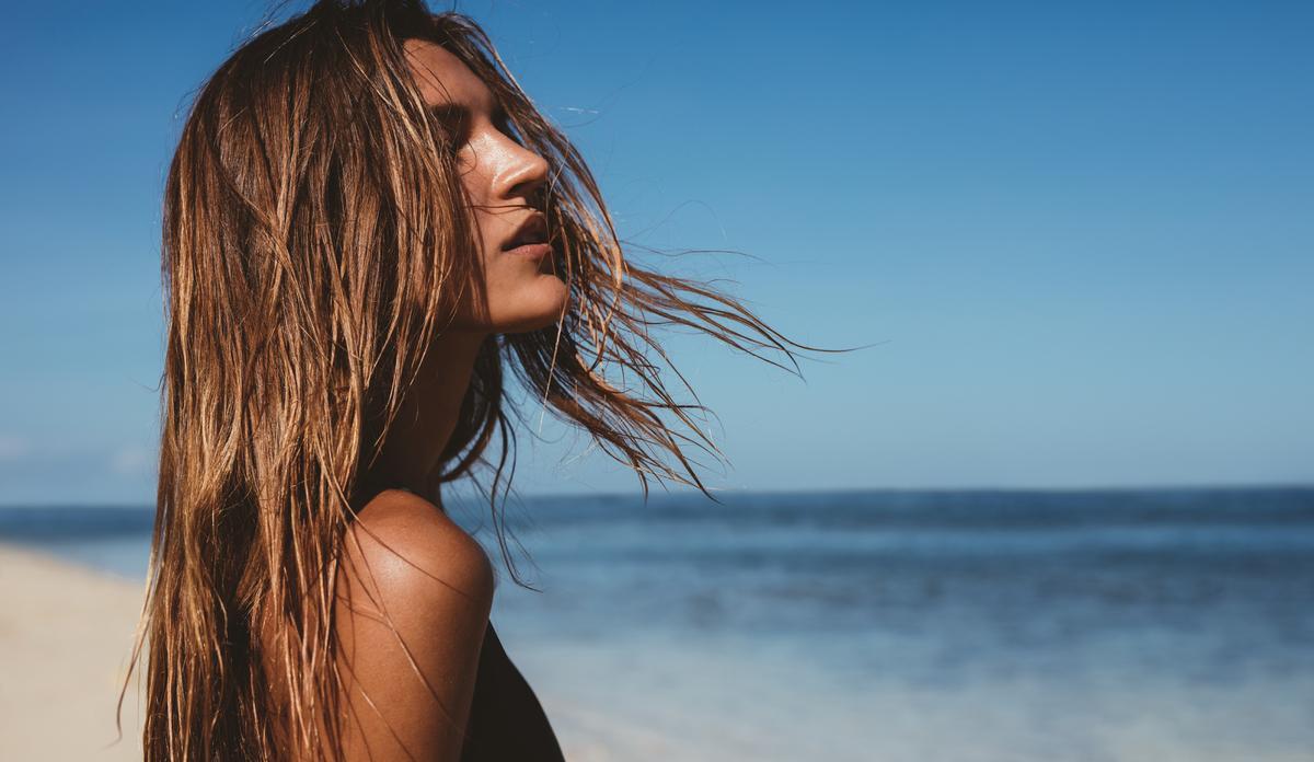 cheveux de plage raides