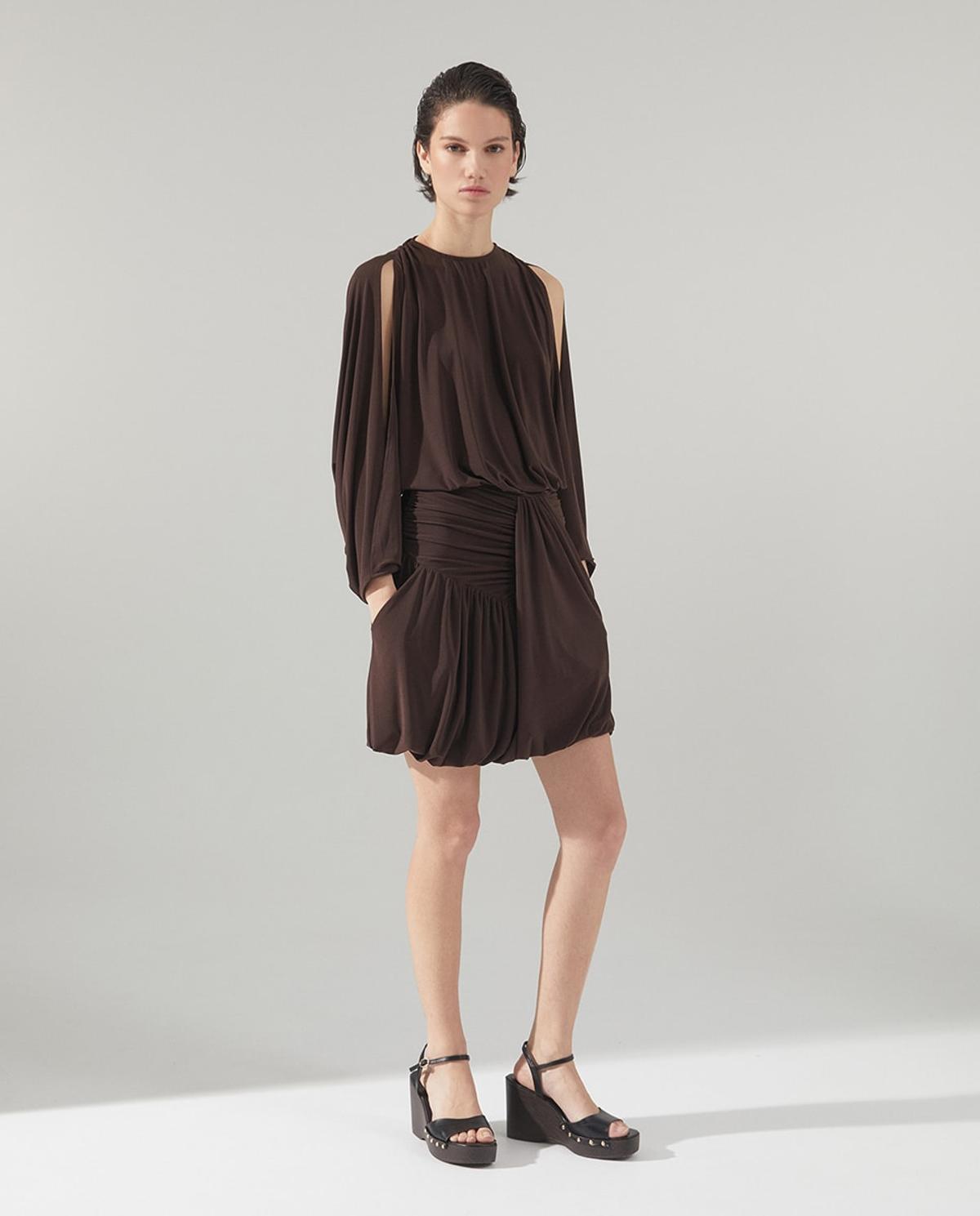 Robe courte marron à drapés