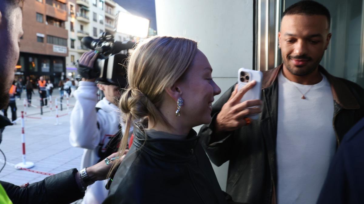 Ester Expósito ne peut s'empêcher de sourire lorsqu'on l'interroge sur sa relation avec Kylian Mbappé : "Je n'aime pas beaucoup le football"
