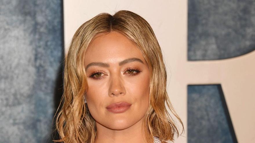 Hilary Duff (38 ans) à propos du vieillissement : "On commence à se sentir de mieux en mieux au fur et à mesure. J'essaie de me rappeler constamment de faire la fête"