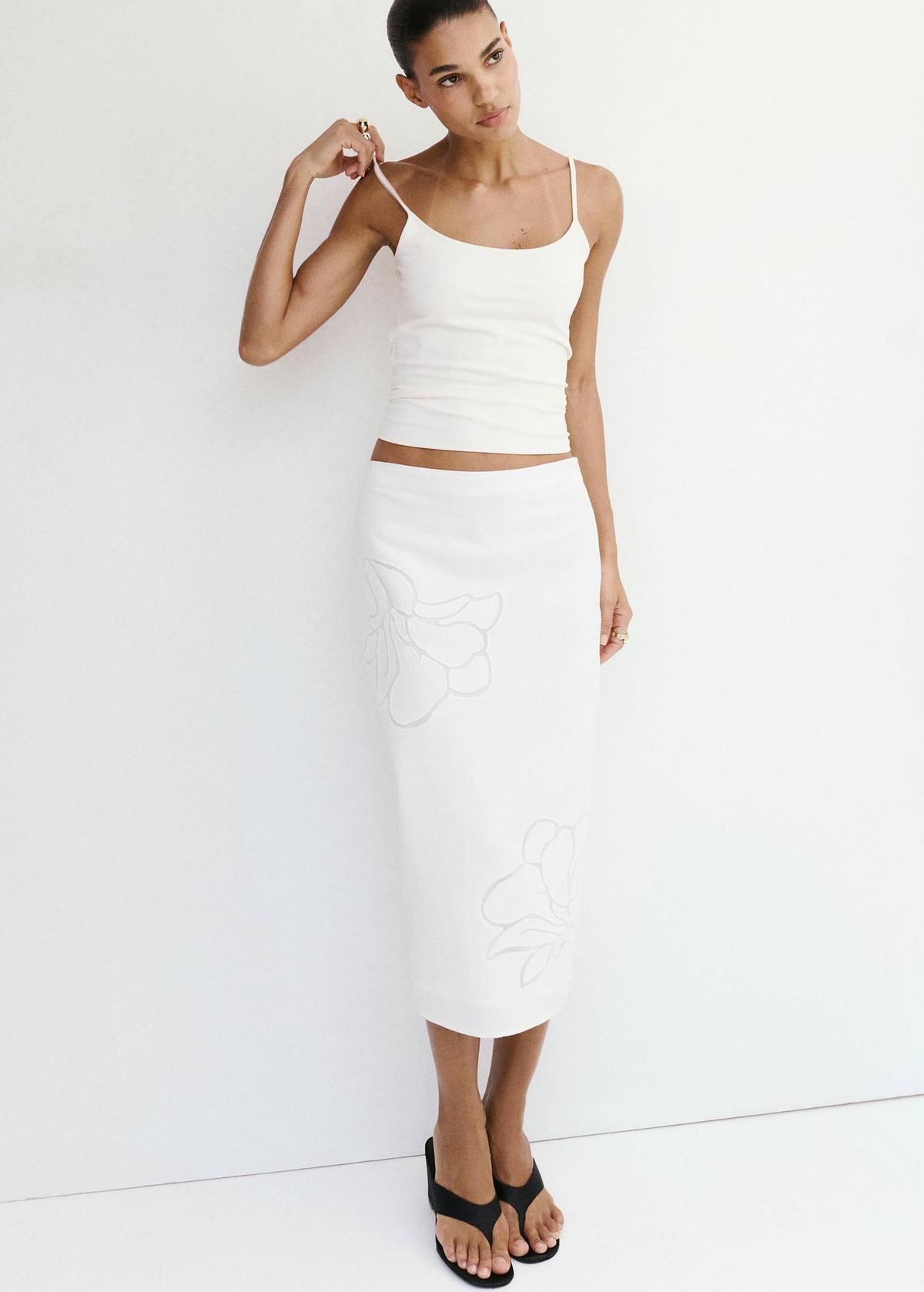 Jupe en lin blanc avec broderie florale
