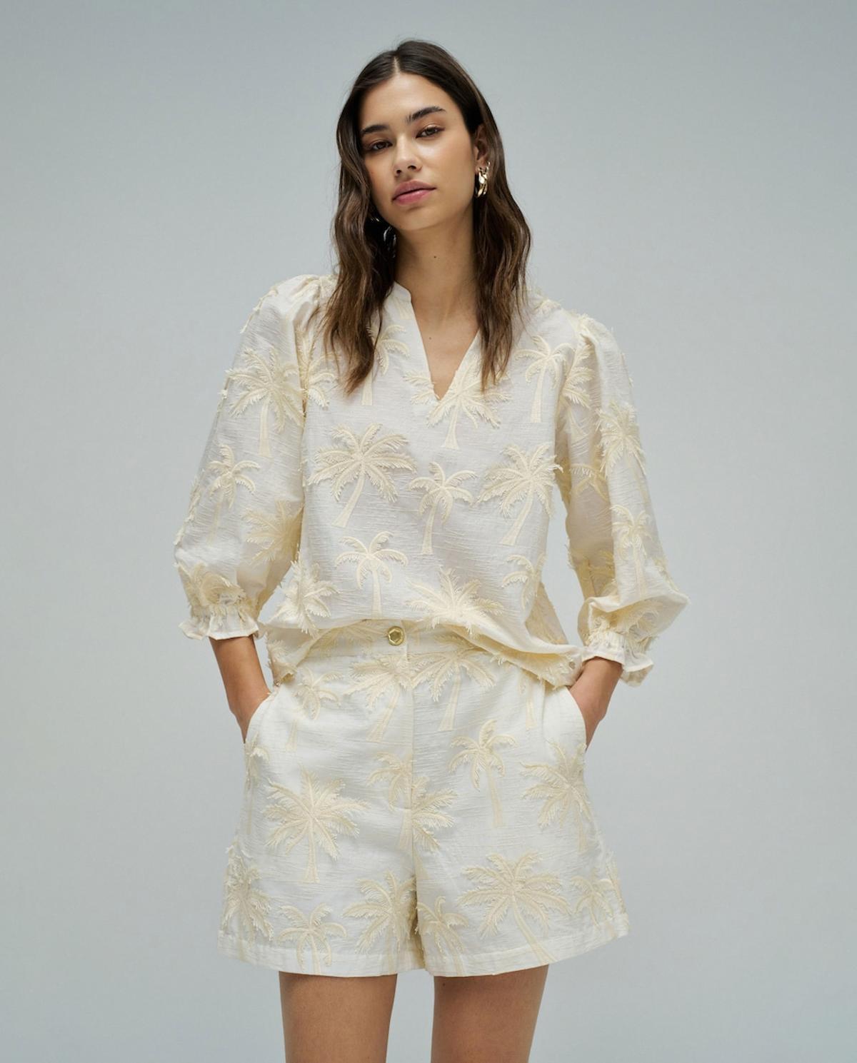 Blouse avec broderie florale