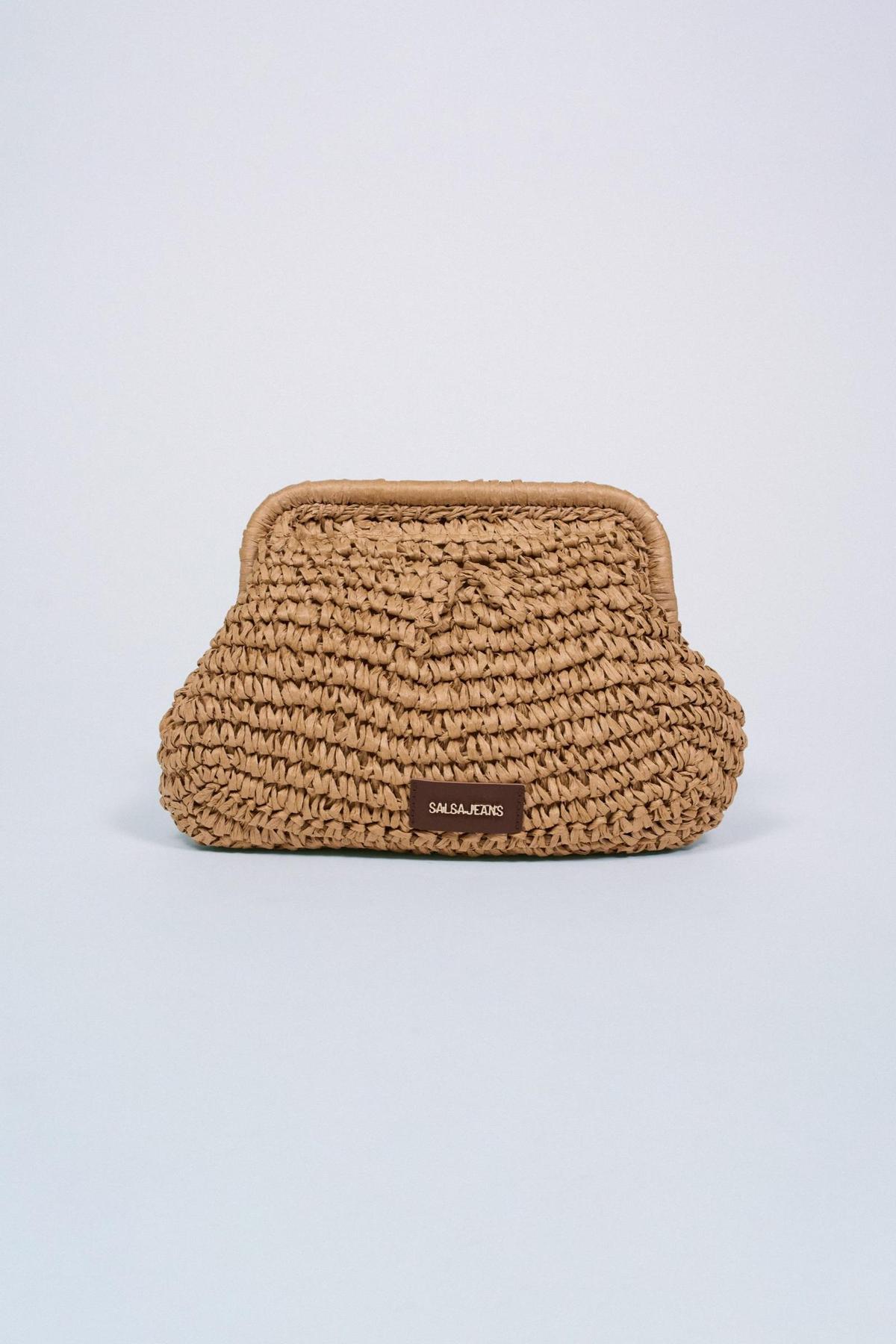 Pochette en raphia