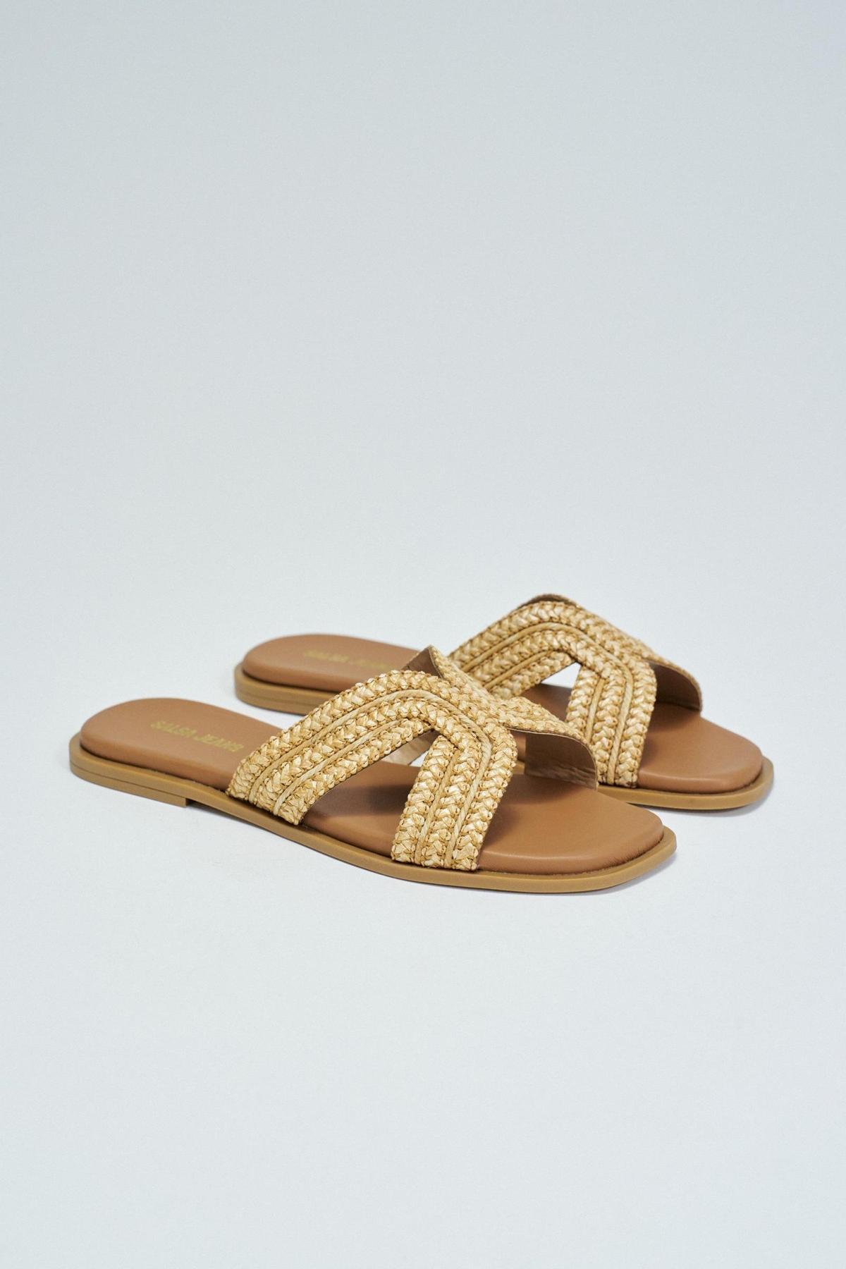 Sandales plates en raphia