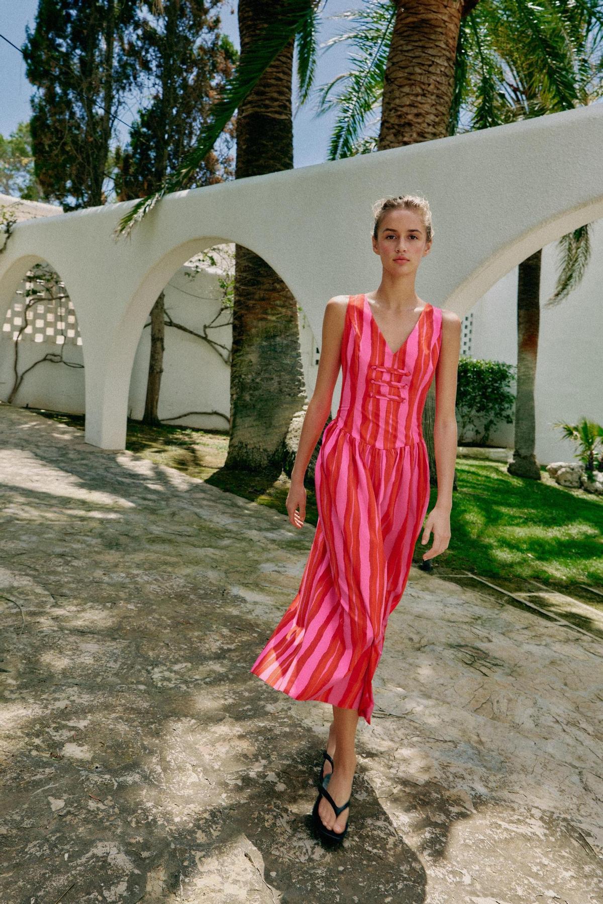 Adieu les robes ennuyeuses : Zara vend enfin les motifs imprimés les ...
