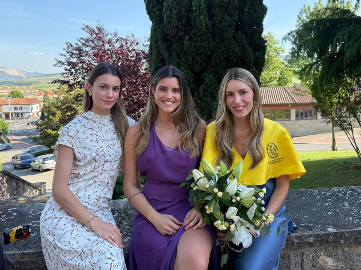 Daniela Figo et ses petites sœurs à la remise des diplômes