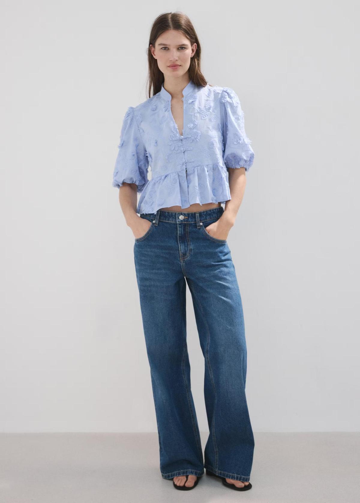 Blouse brodée à manches bouffantes