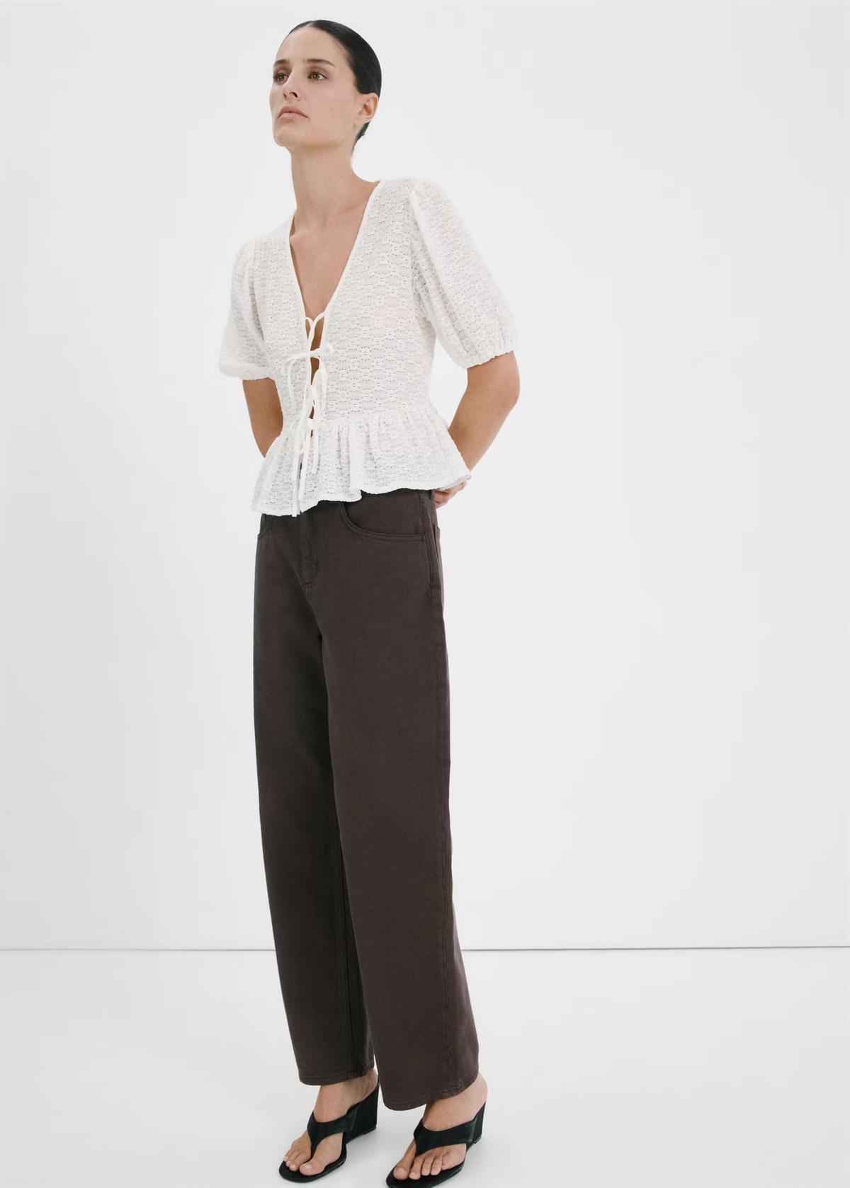 Blouse brodée de fleurs