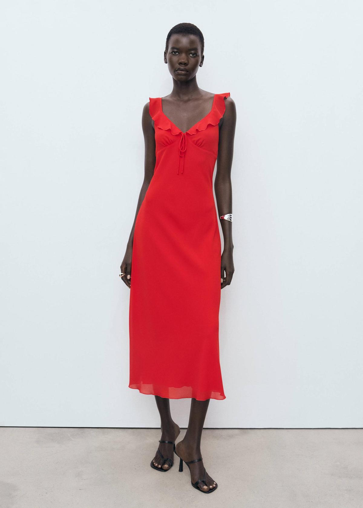 Robe rouge à volants