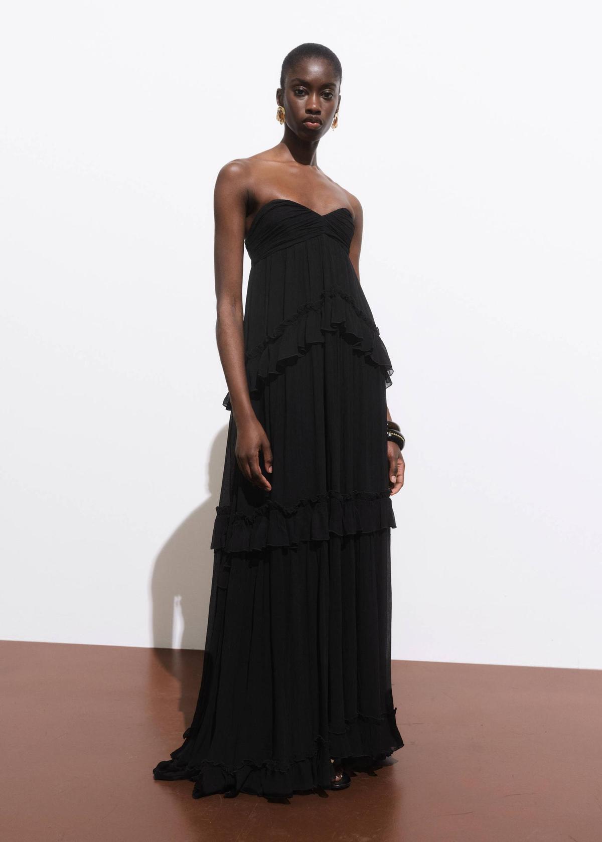 Robe longue noire à volants