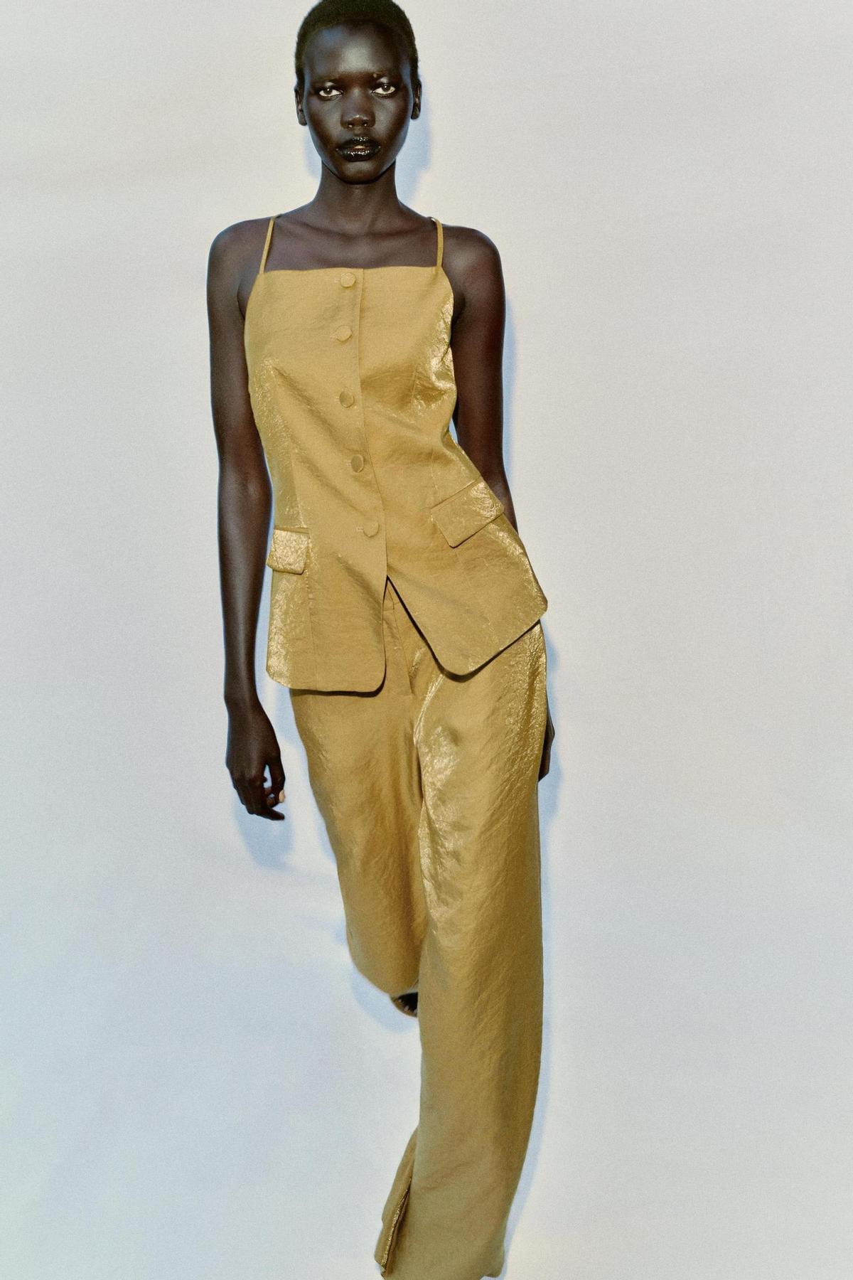 Ensemble gilet et pantalon doré satiné