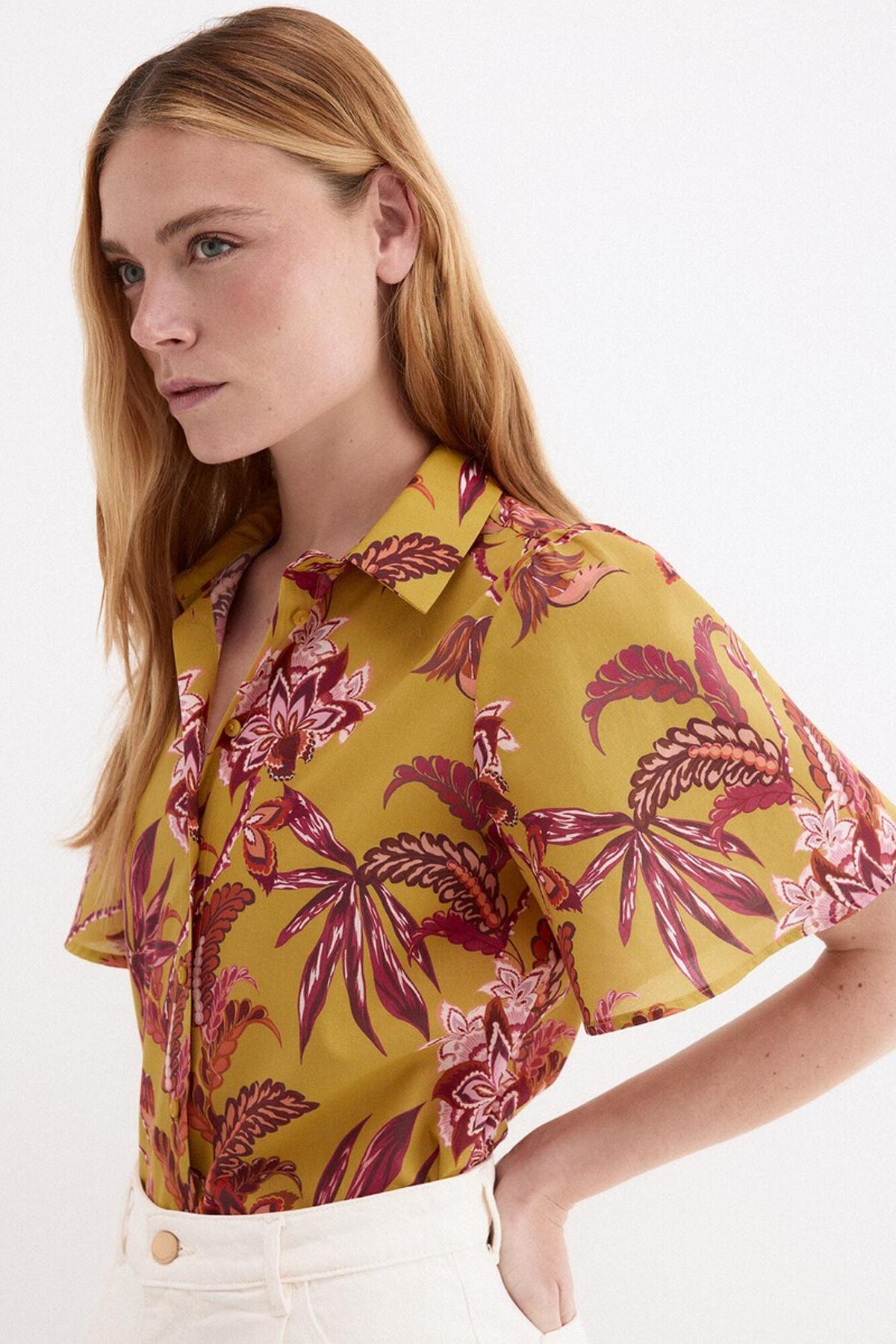 Blouse à imprimé tropical et manches courtes
