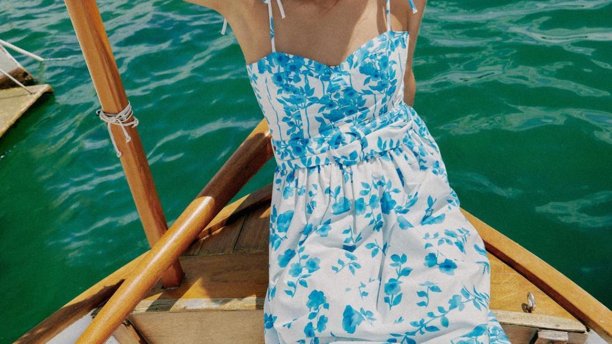 Adiós, vestidos aburridos: Zara vende al fin los diseños estampados más alegres y rejuvenecedores para el verano 2026