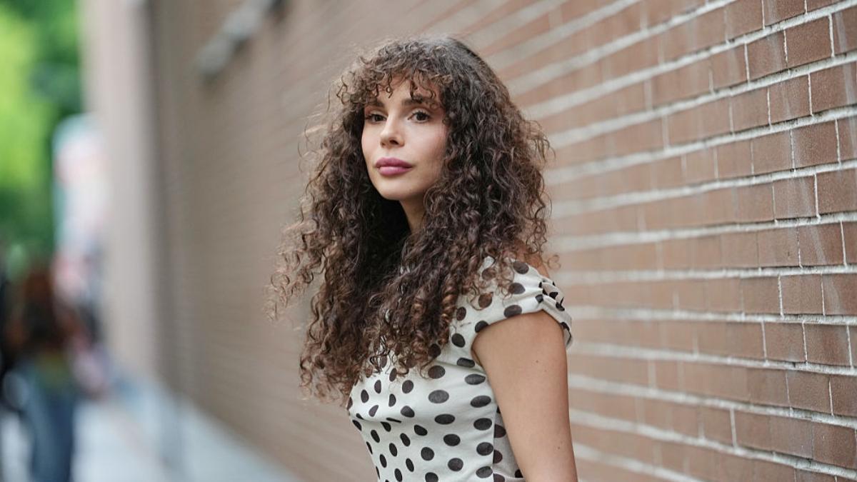 El pelo rizado necesita menos lavado que el pelo liso