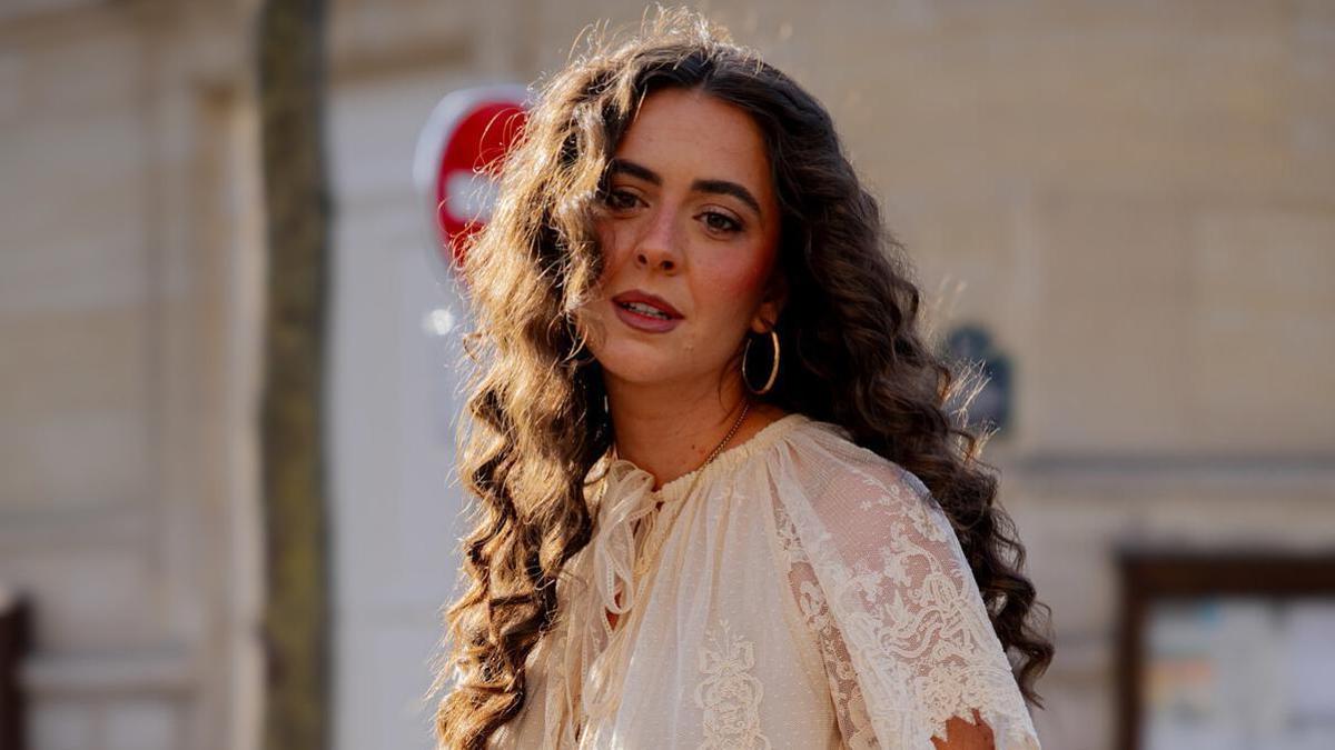 Esta primavera-verano se llevan las blusas blancas
