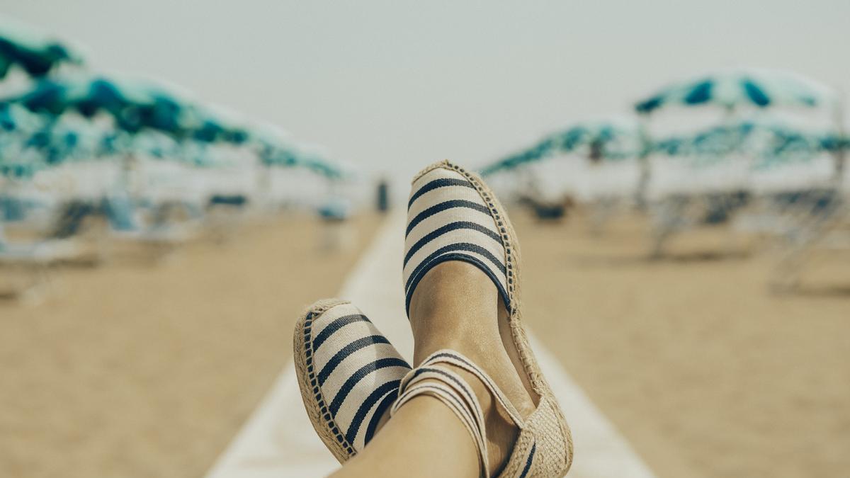 Esta es la marca española de alpargatas hechas a mano preferida de las que más saben de moda: bonitas, cómodas y atemporales, ideales para lucir todo el verano