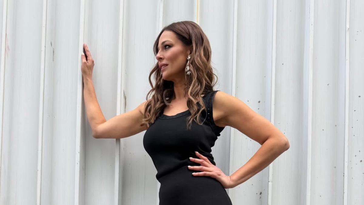 Eva González arrasa con un look icónico fiel a su esencia
