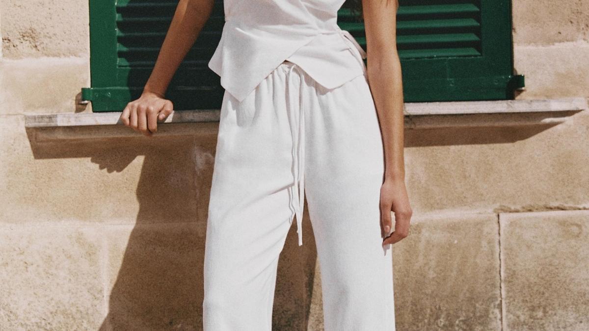 Cuestan 19 €, son de Pull&amp;Bear y se han convertido en los pantalones de lino más vendidos de cara al verano 2026: disponibles en 5 colores