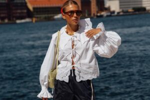 Ils ont l'air luxueux, mais ils viennent de Sfera : les plus belles blouses brodées du printemps 2026 et qui se combinent le mieux avec un jean