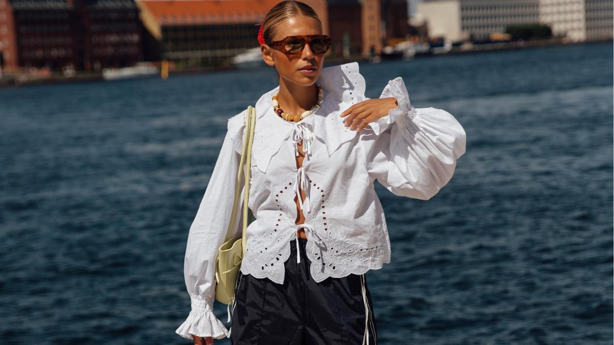 Parecen de lujo, pero son de Sfera: las blusas bordadas más bonitas de la primavera 2026 y que mejor combinan con pantalones vaqueros