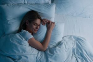 LONGÉVITÉ DU SOMMEIL | Victoria Bretones, experte en longévité : « Si je devais choisir une seule habitude ayant le plus grand impact sur la longévité et la santé, ce serait bien dormir, pas seulement plusieurs heures, mais avoir un sommeil profond, réparateur et régulier, idéalement entre 7 et 8 heures par jour »