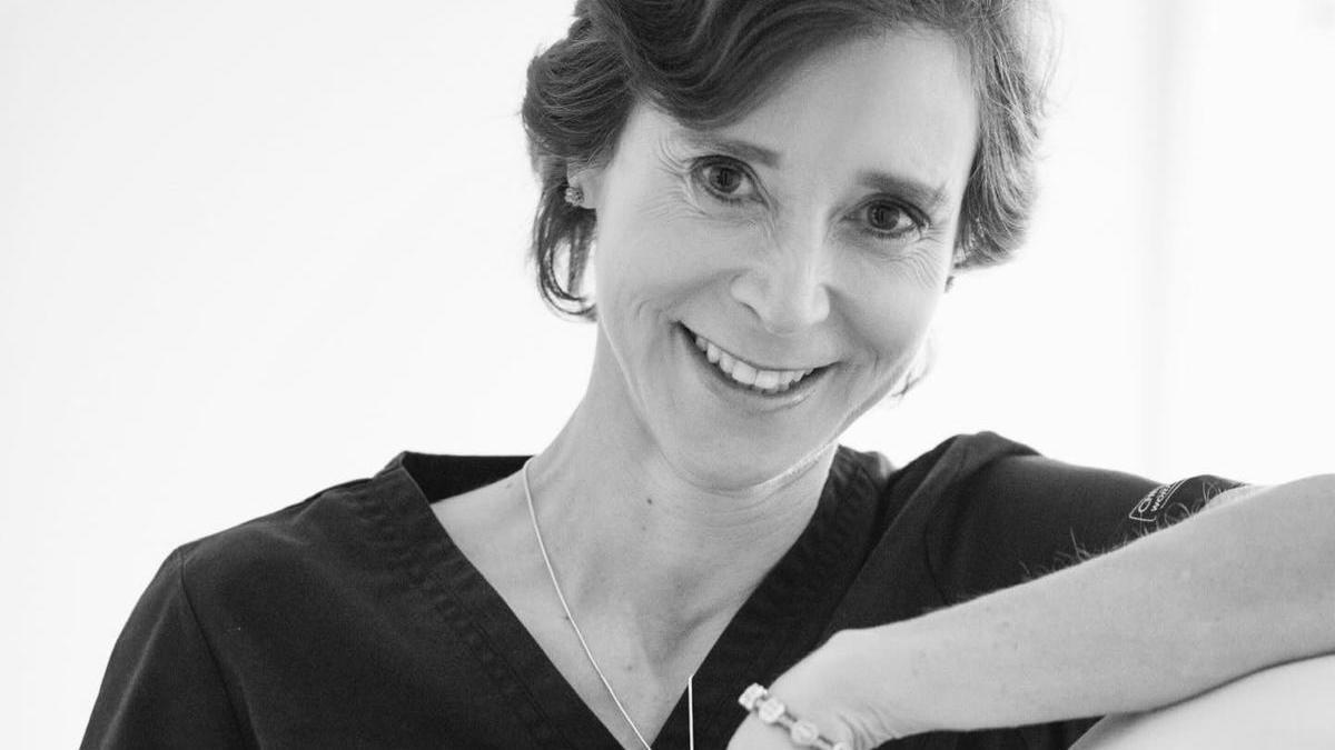 Sofía Ruiz del Cueto, doctora: "La luz roja no transforma la piel, la estimula suavemente. Mejor cara, menos aspecto de fatiga y una piel más equilibrada. Todo lo que prometa efectos rápidos o transformaciones visibles entra en el terreno del marketing"