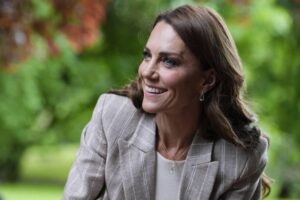 La valise de Kate Middleton lors de son voyage en Italie : son retour le plus attendu et les clés de ses deux looks printaniers