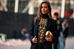 Le brun chocolat est passé de mode : les tons chauds qui illuminent, rajeunissent et sont recommandés par les experts sont de retour