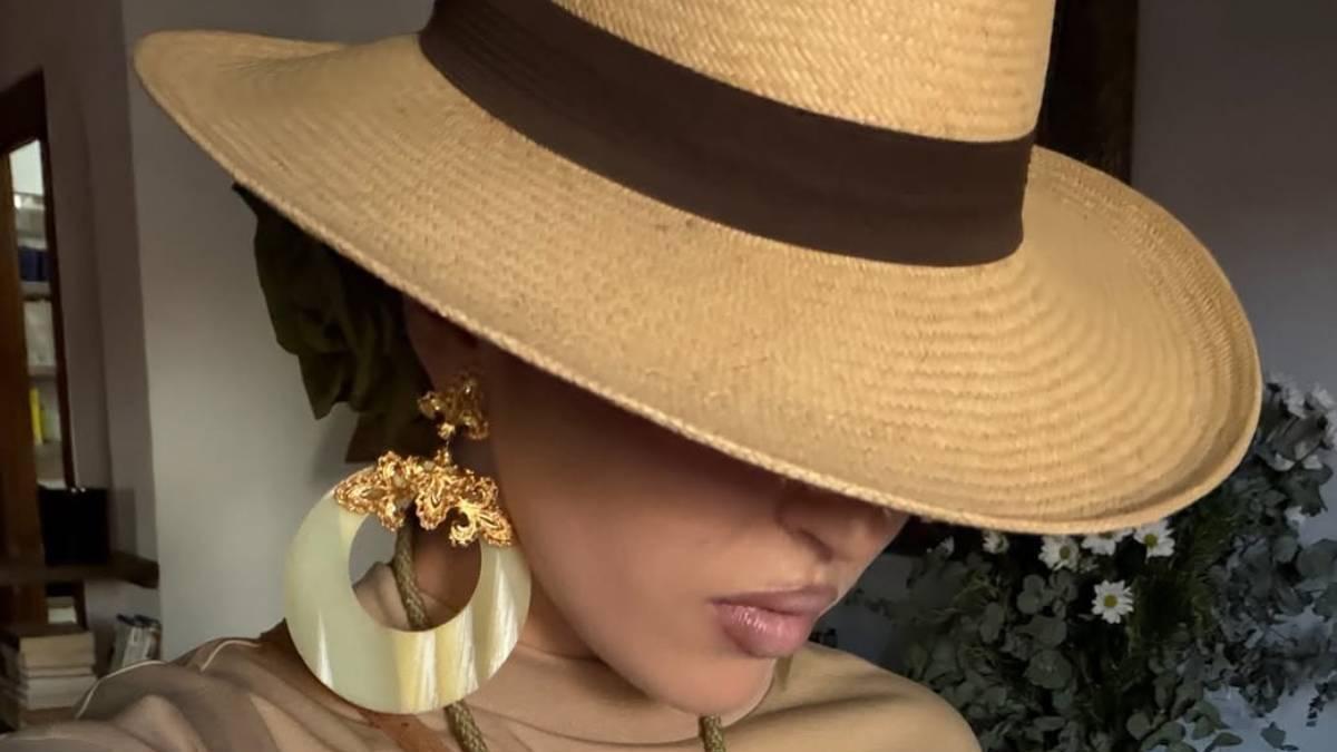 Las Berrocal en El Rocío: Alba Díaz y Vicky Martín reinventan los looks más tradicionales con un toque personal único