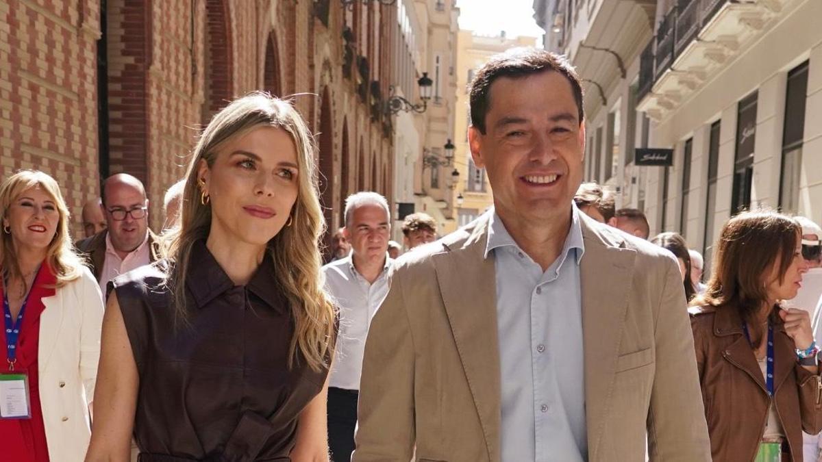 Manuela Villena aparece en las elecciones andaluzas con un chaleco efecto piel de Silbon que promete agotarse en pocas horas