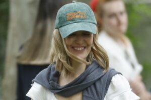 Marta Ortega porte déjà la première pièce de la collection Bad Bunny pour Zara : la casquette qui promet d'être épuisée cet été