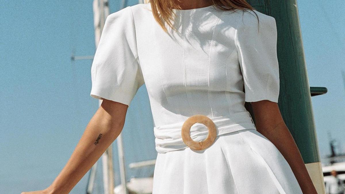 Acaban de llegar a Zara los vestidos de lino más elegantes y fresquitos para lucir los día de más calor