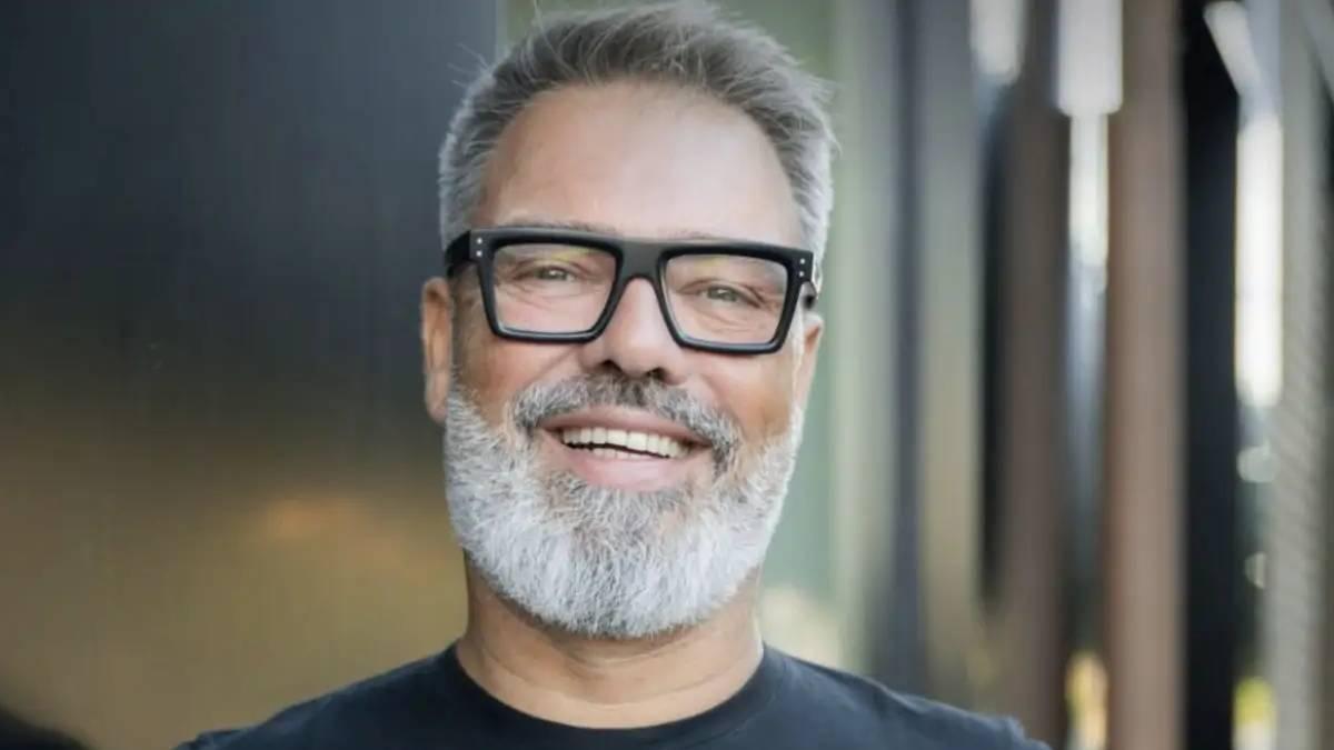 El éxito para Víctor del Valle es que sus clientas se vean guapas y se emocionen frente al espejo