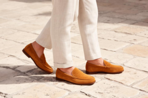 Choisir les meilleures chaussures estivales pour homme : styles et confort