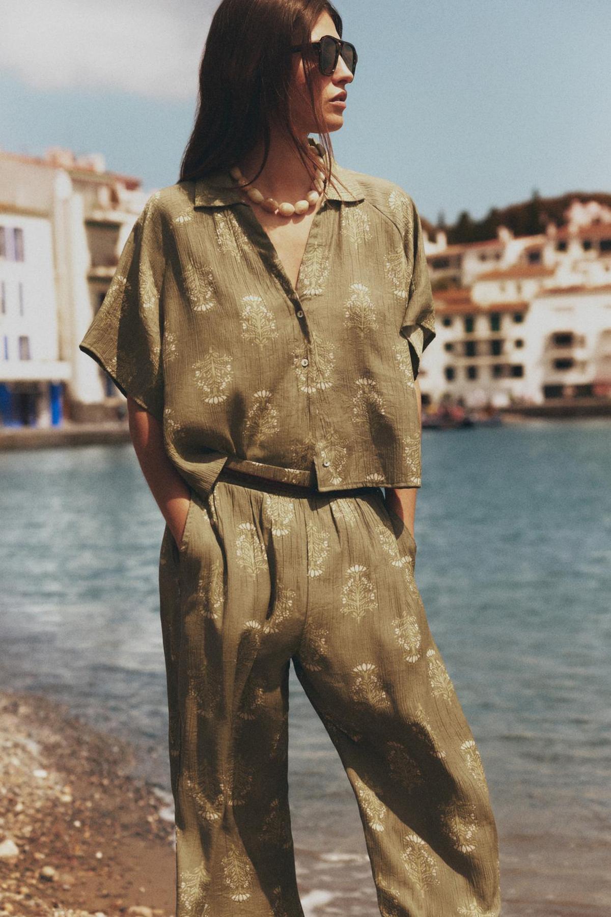 Ensemble chemise fluide et pantalon imprimé texturé