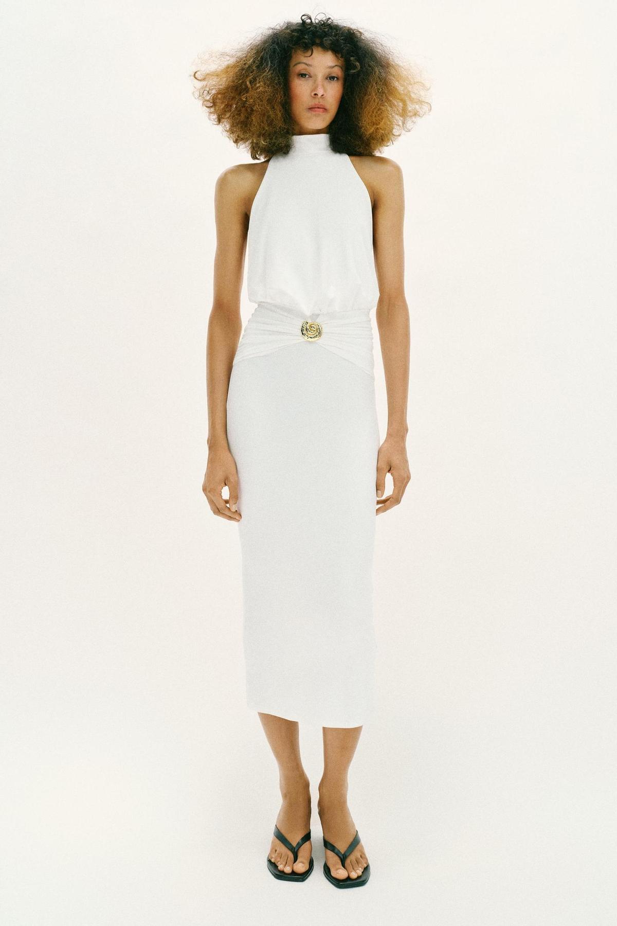Robe blanche dos nu drapée