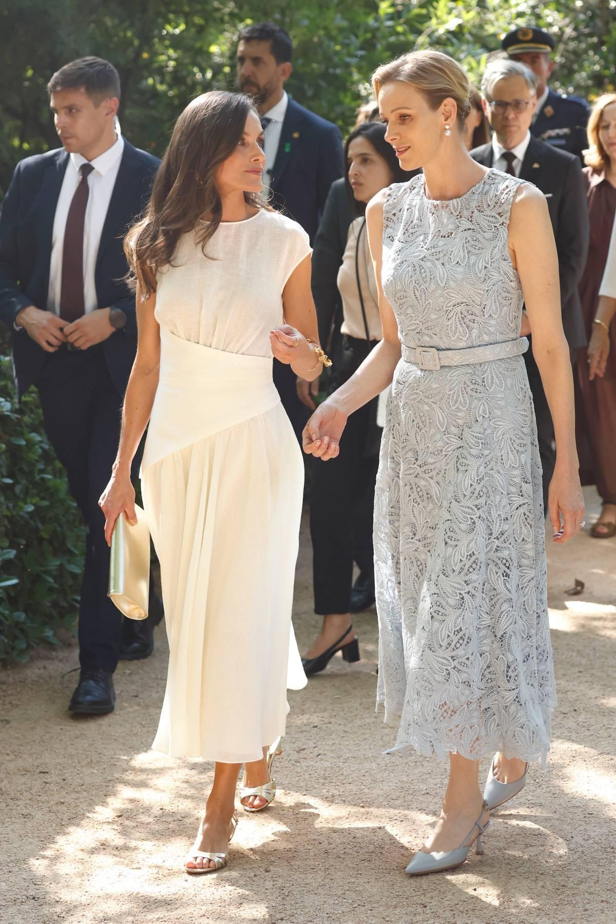 Les looks élégants de la reine Letizia et de Charlène de Monaco à Madrid