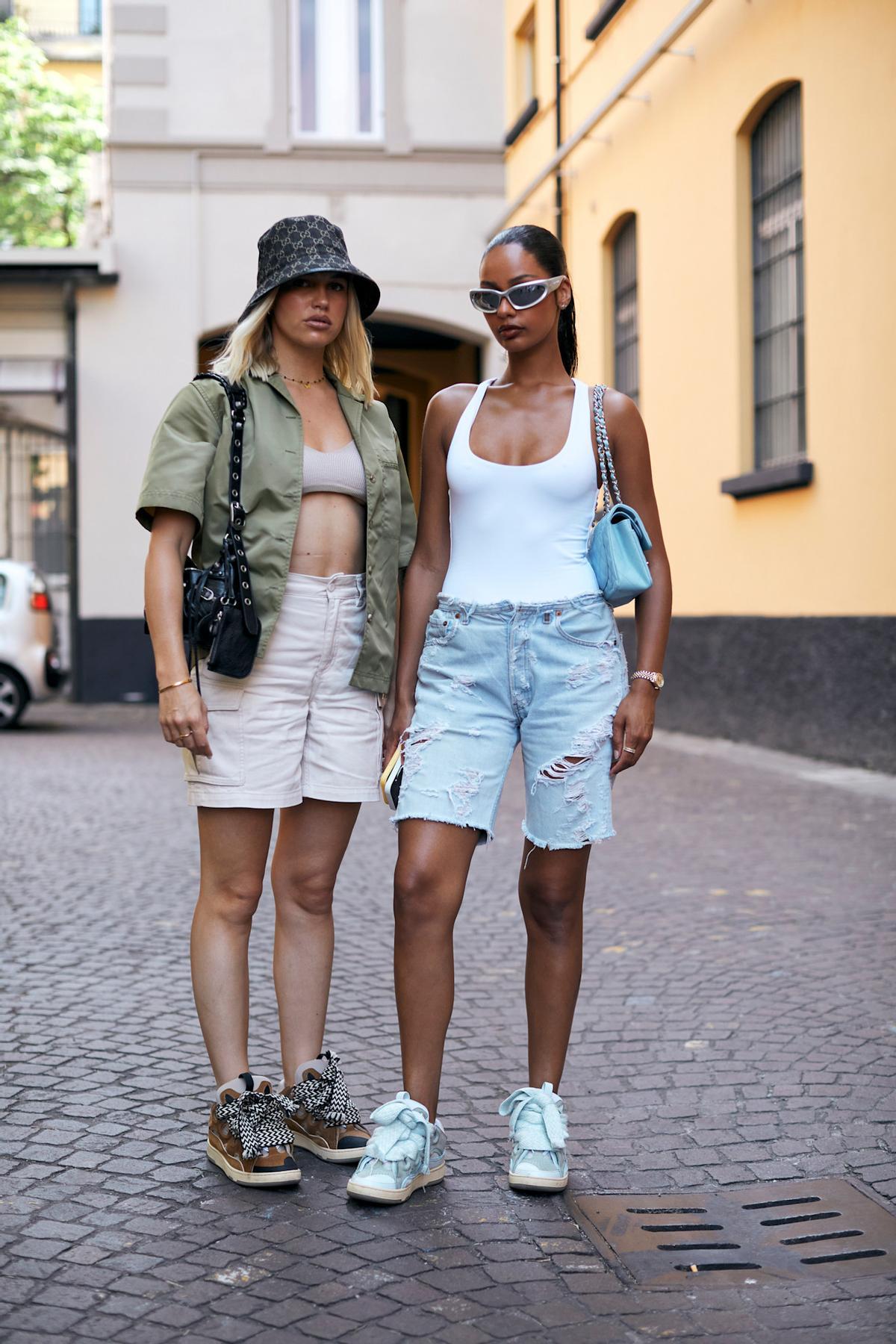 Comment combiner un pantalon de trekking dans un look street style