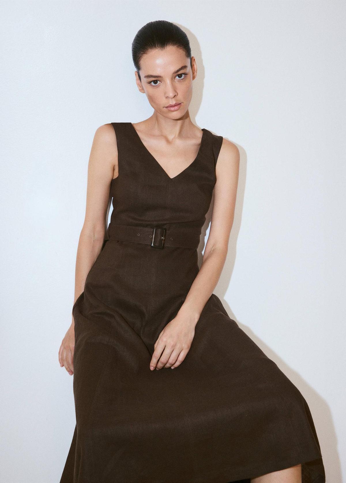 Robe en lin marron avec ceinture