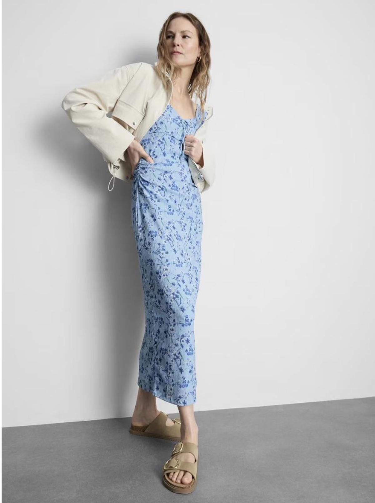 Robe à fleurs bleues