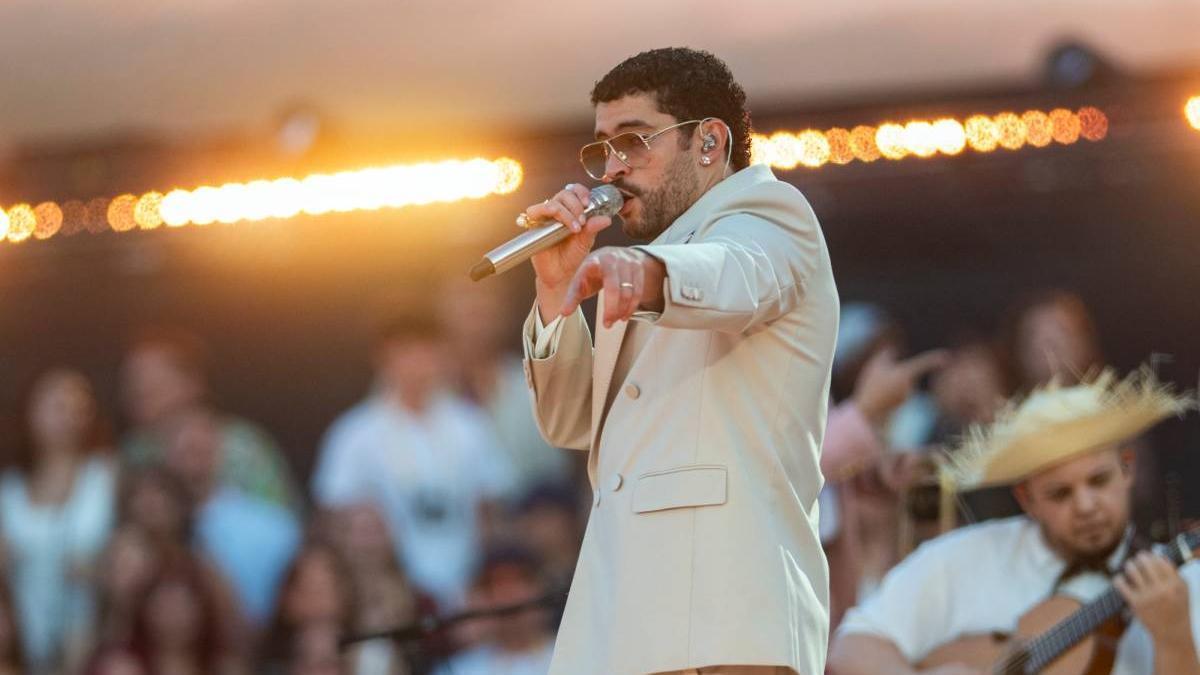 Bad Bunny (31 ans) : "Je prends des œufs avec de l'avocat ou du pastrami au petit-déjeuner, je m'entraîne, je fais un café, je prends un bain et je me rends sur place"