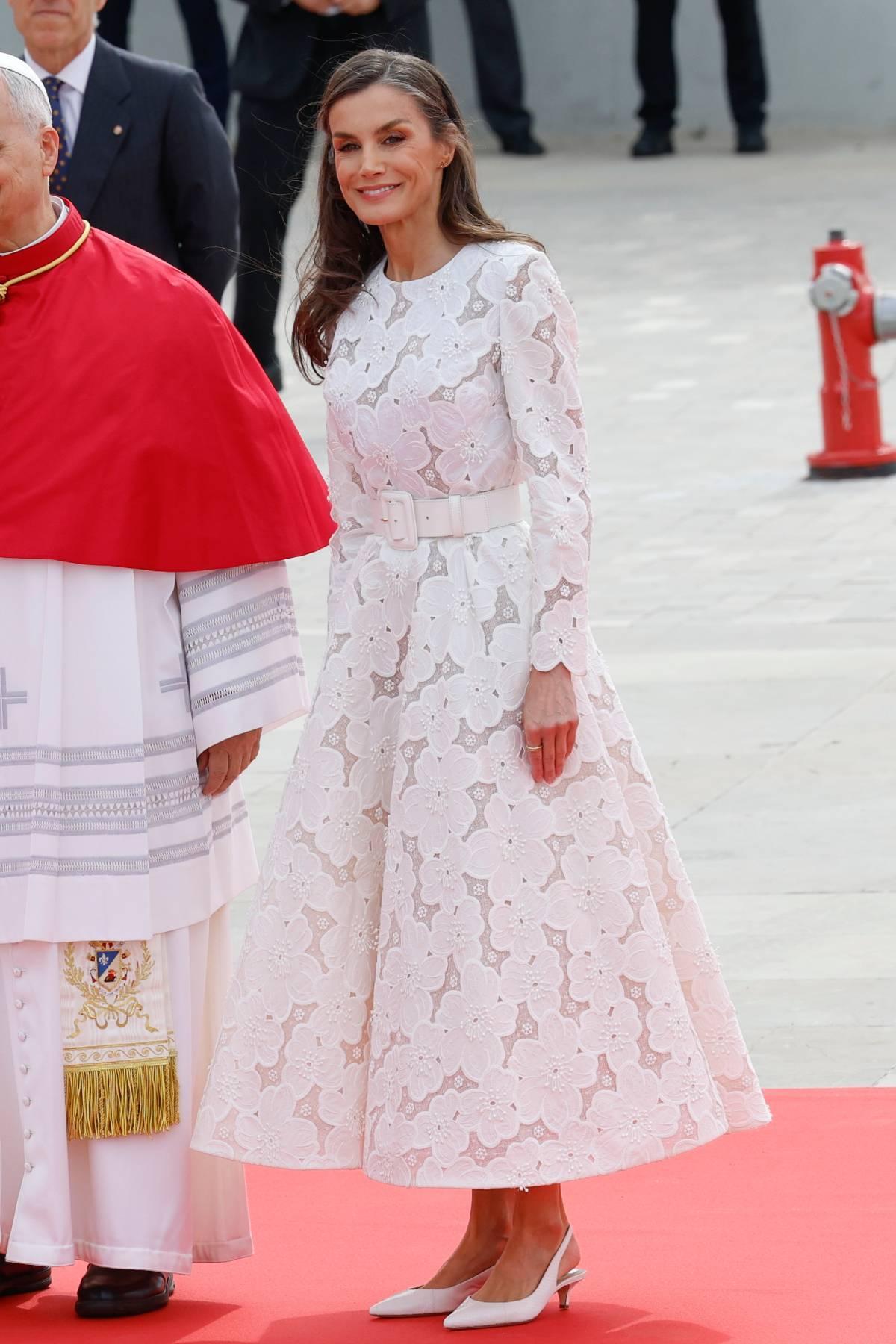 La robe de la reine Letizia à la réception du pape Léon XIV