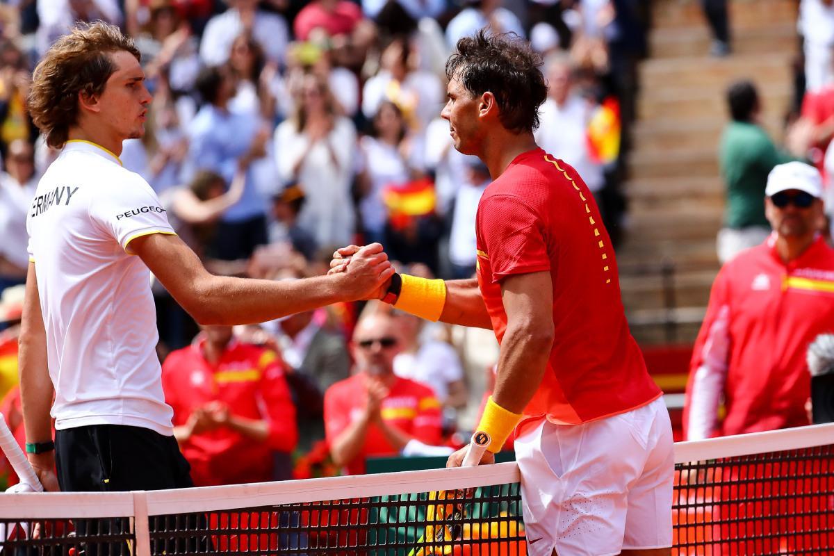 Rafa Nadal félicite Zverev pour son premier Roland Garros.