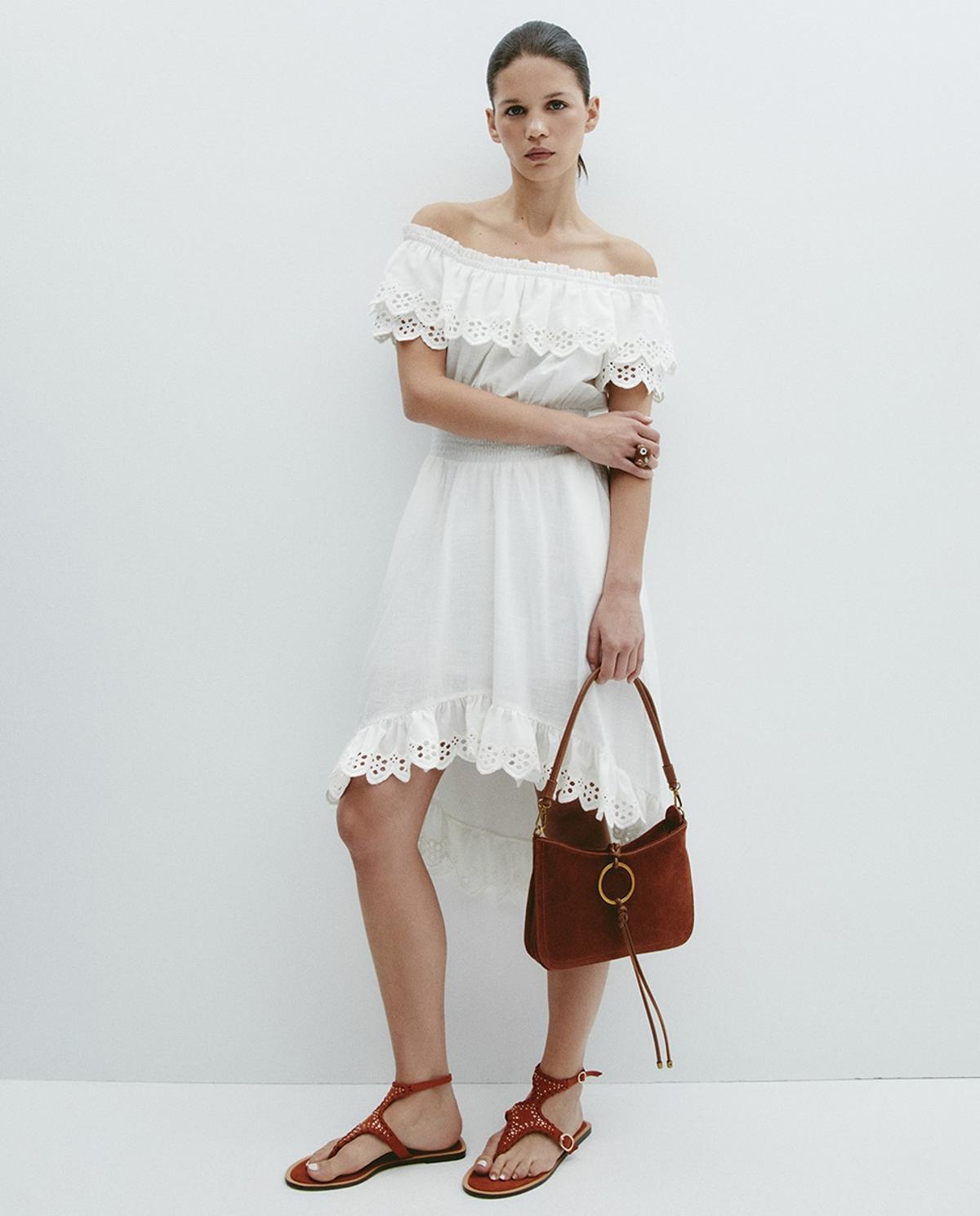 Robe blanche à décolleté bardot brodé