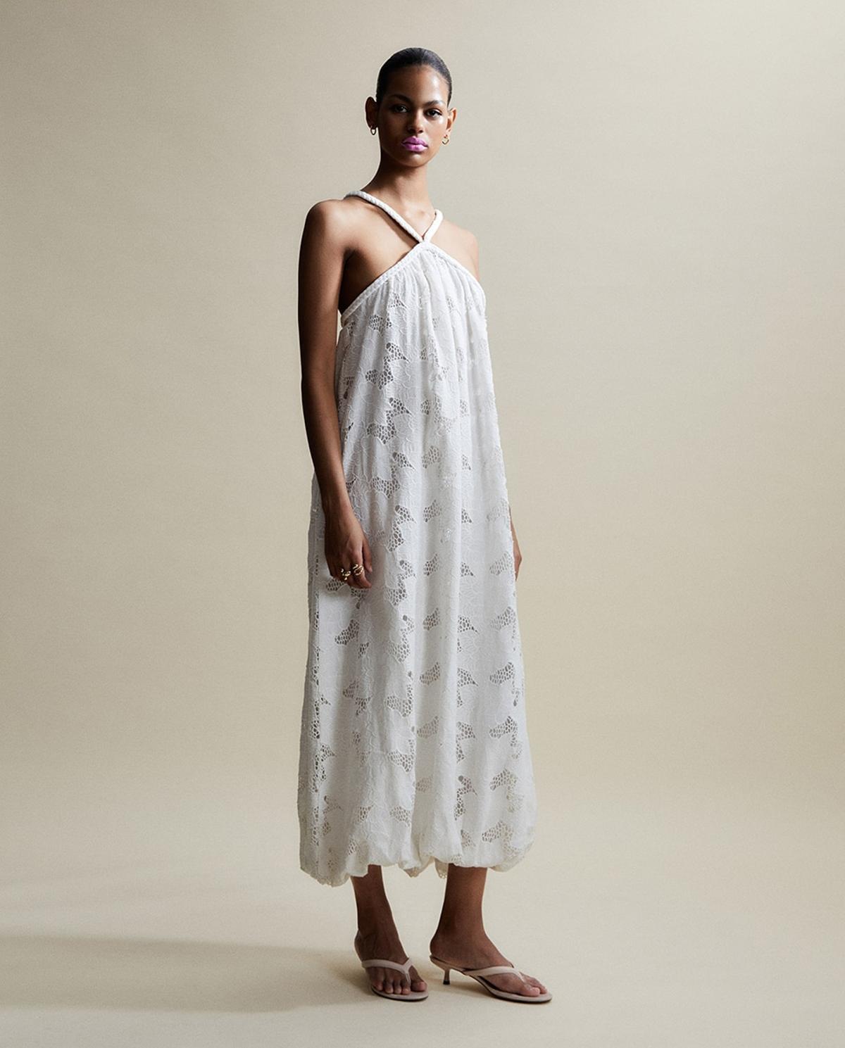 Robe dos nu à fleurs blanche