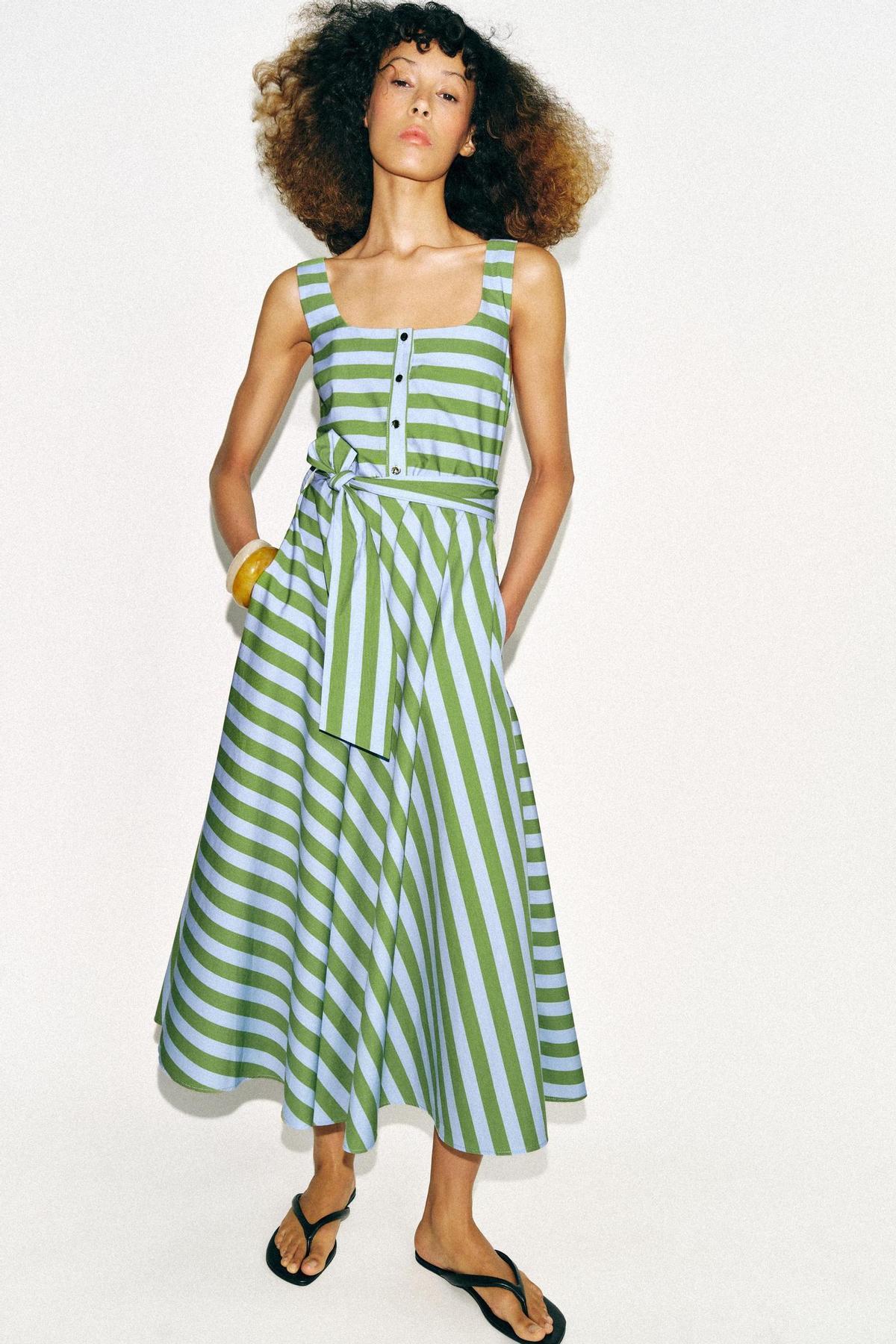 Robe rayée avec ceinture