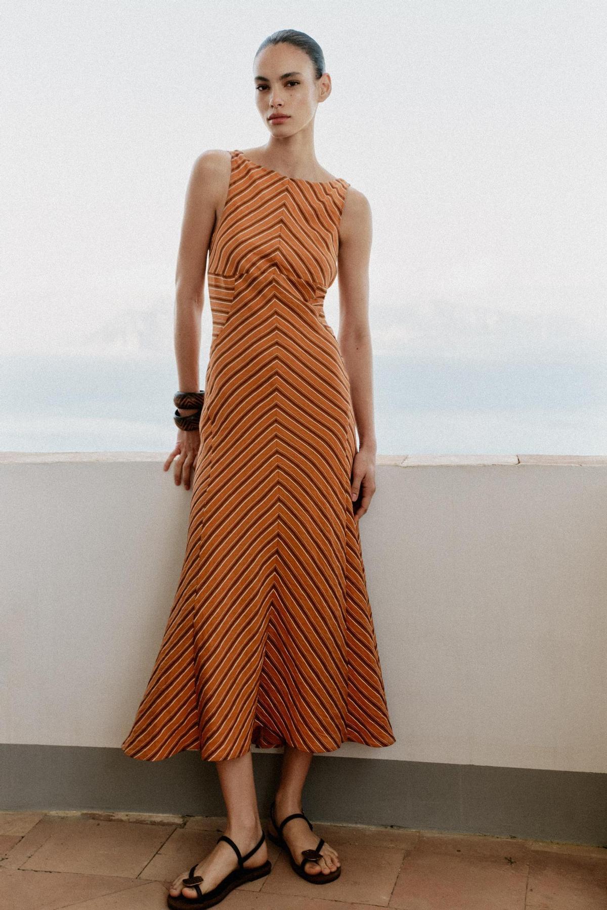 Robe rayée dos ouvert