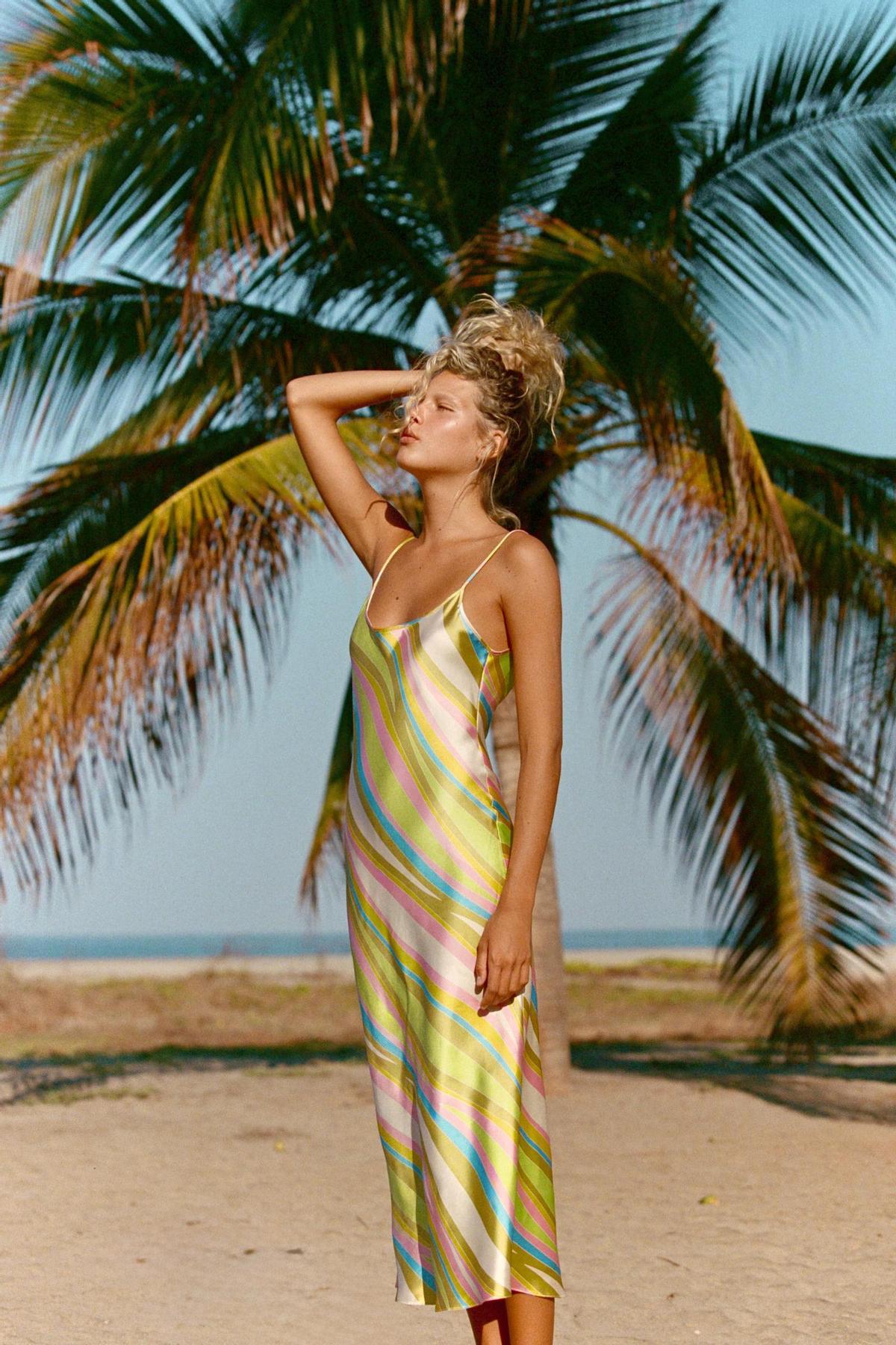 Robe rayée en satin