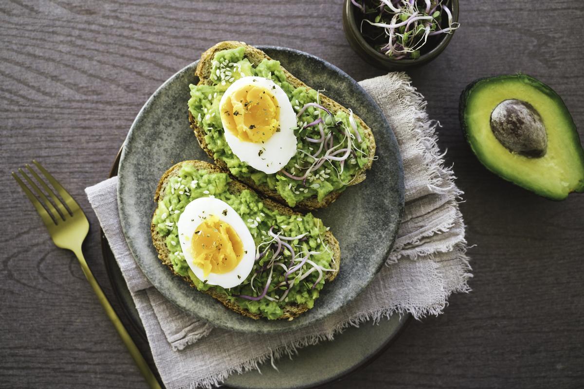 Oeufs et avocat