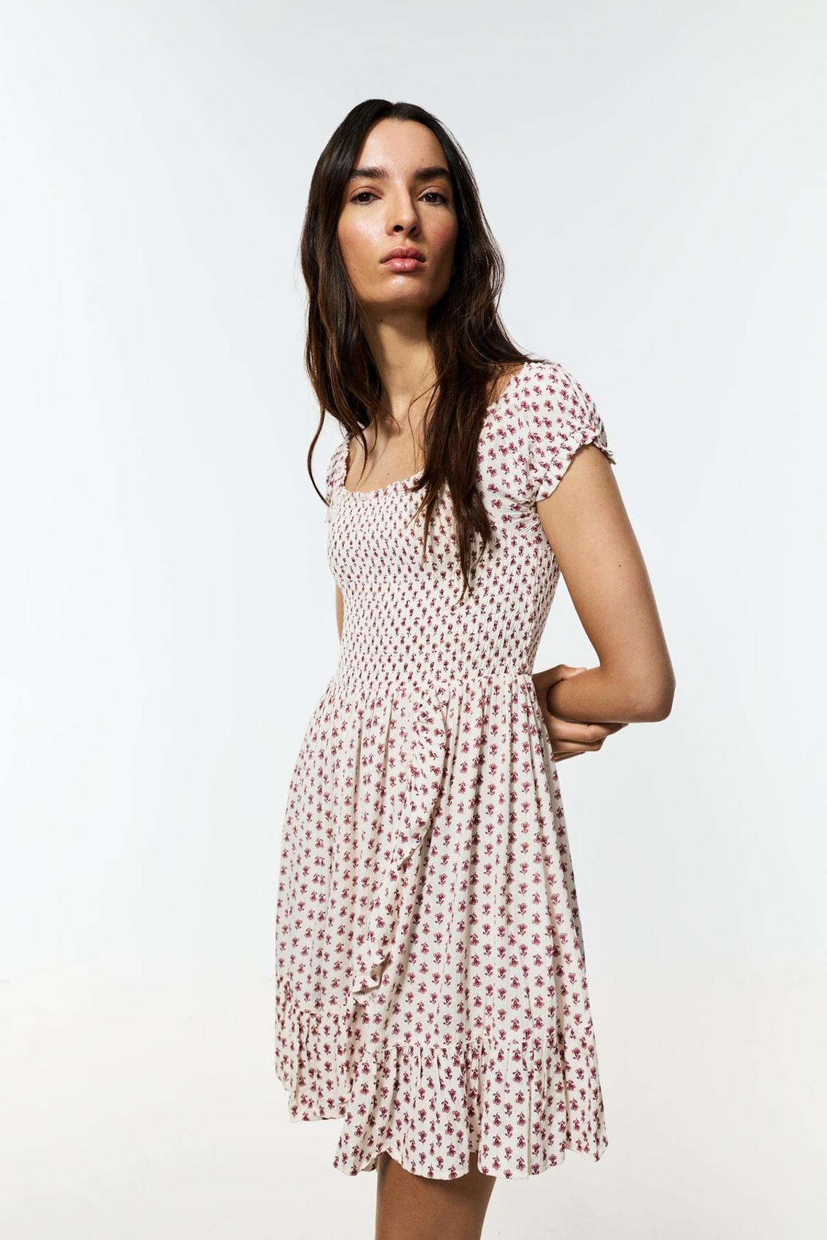 Robe courte à fleurs nid d'abeille
